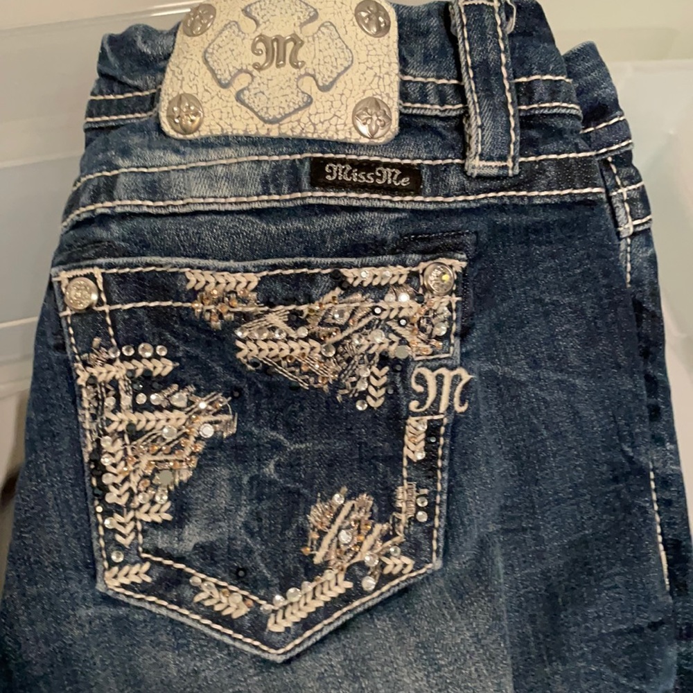 Miss Me 27 Mid-Rise Easy Straight